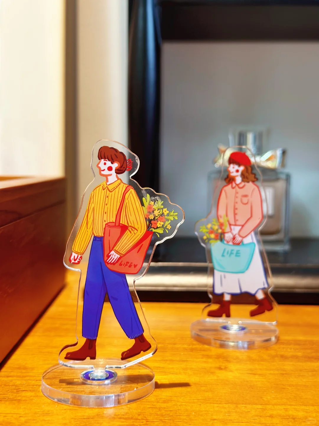 Rotating Acrylic Standee · Bearing Spin Base by Leo Reed